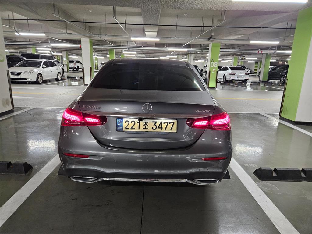 Mercedes Benz E class - Vista 4