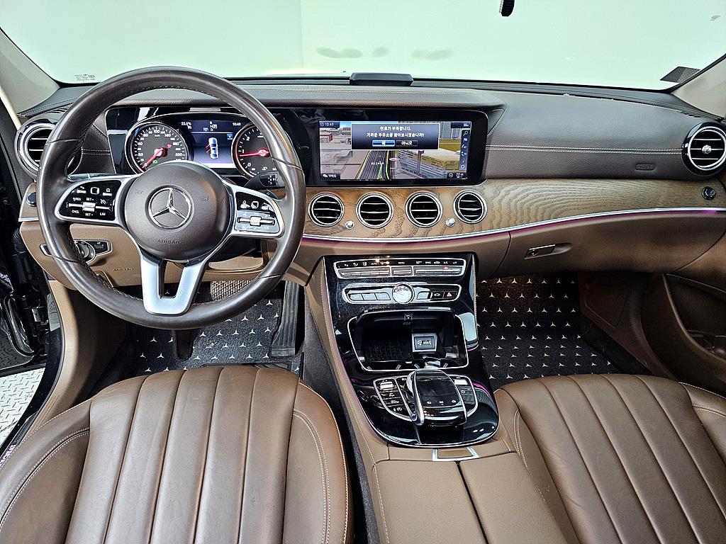 Mercedes Benz E class - Vista 5
