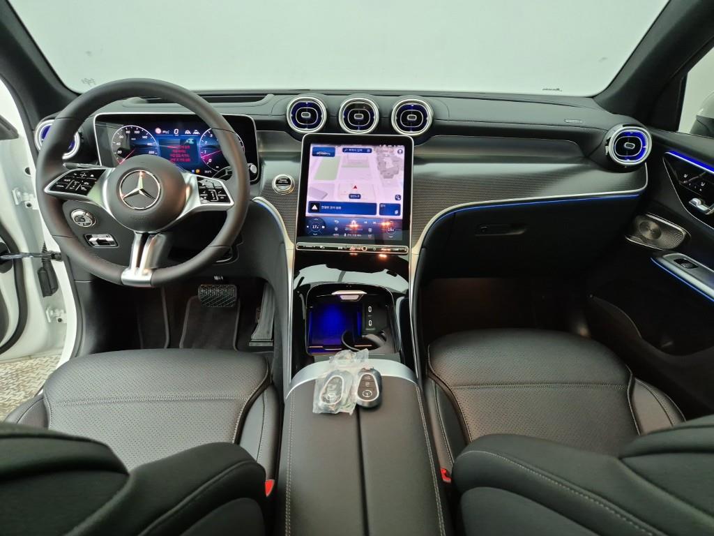 Mercedes Benz GLC Class - Vista 5