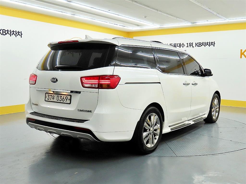 KIA Carnival - Vista 4