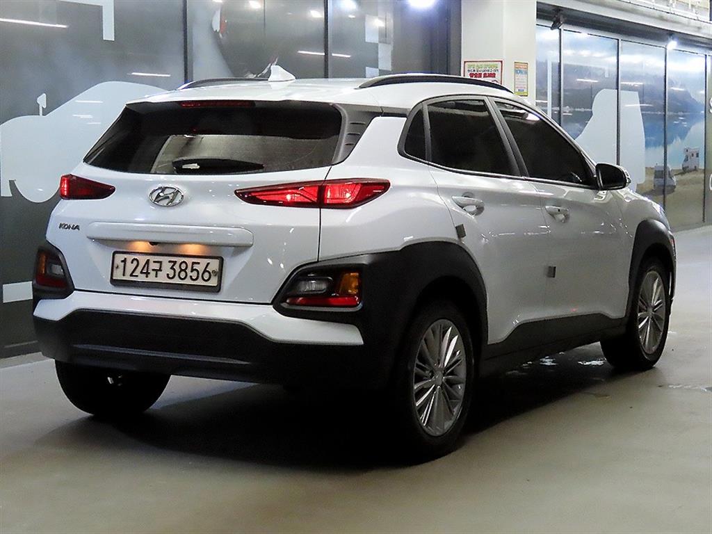 HYUNDAI Kona - Vista 4