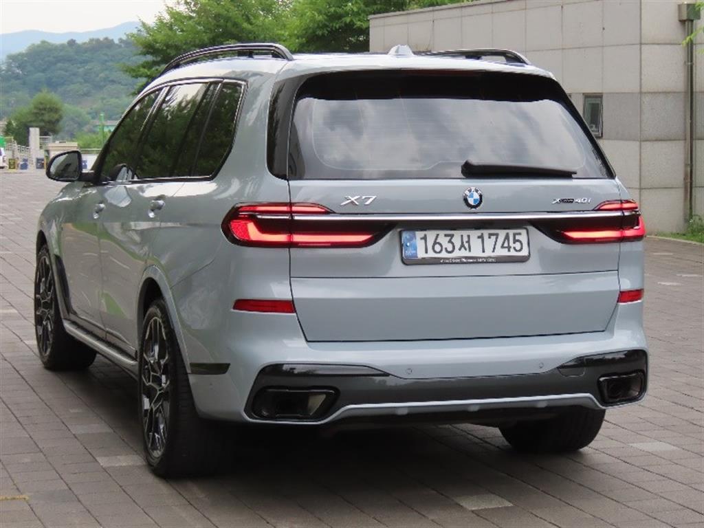 BMW X7 - Vista 4