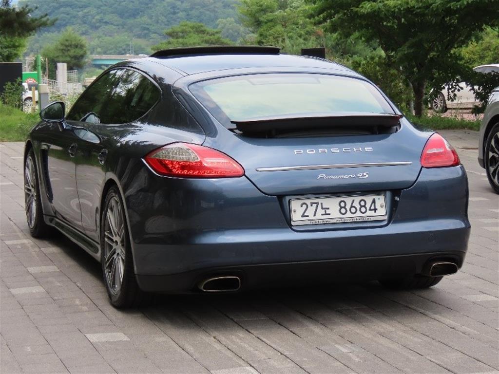 Porsche Panamera - Vista 4