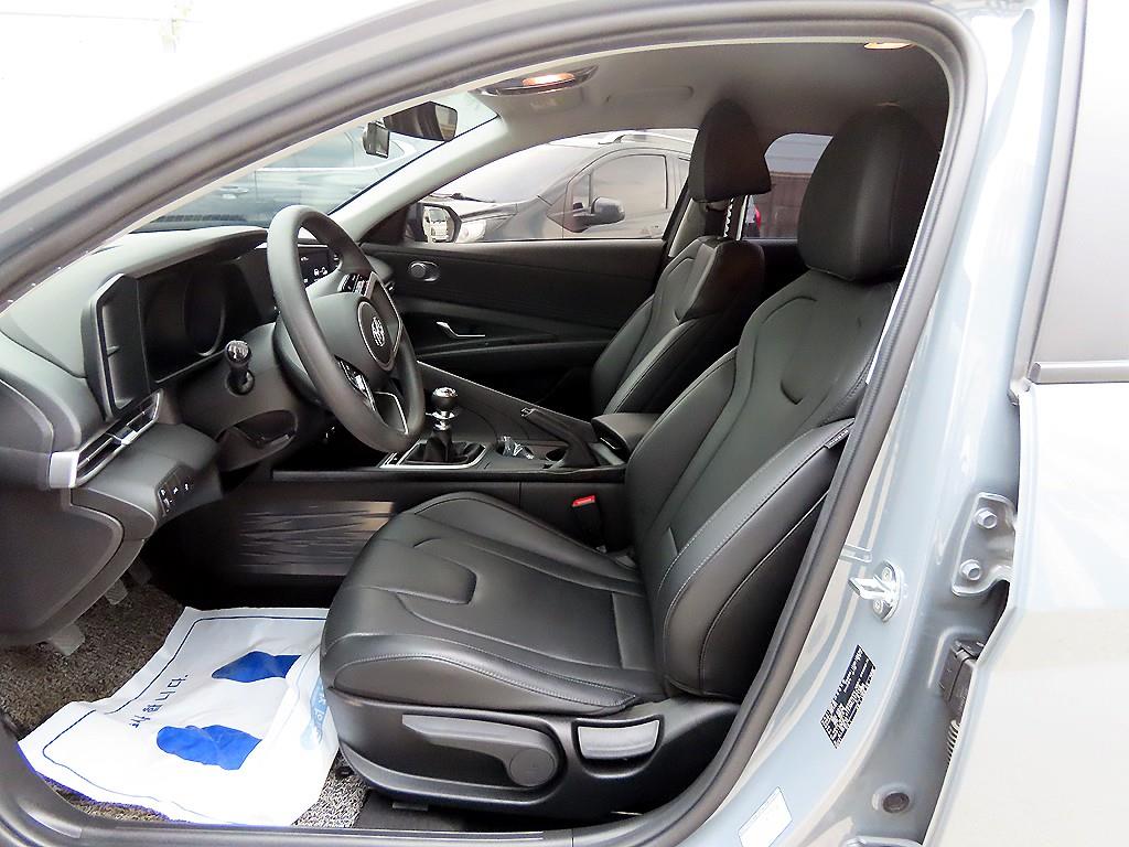 HYUNDAI Avante - Vista 5