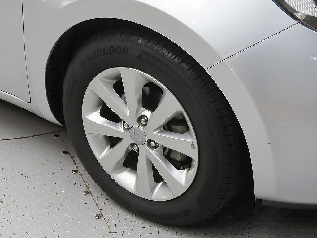 KIA Pride - Vista 5