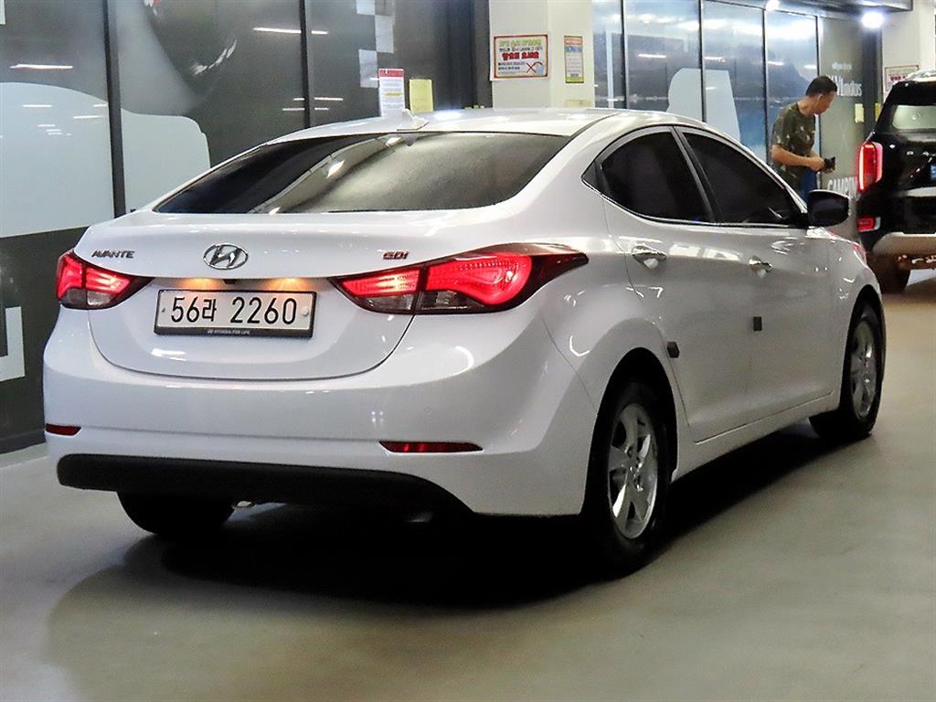 HYUNDAI Avante - Vista 4