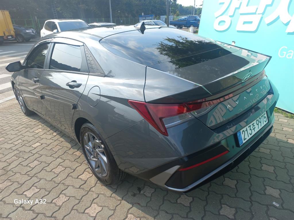 HYUNDAI Avante - Vista 4
