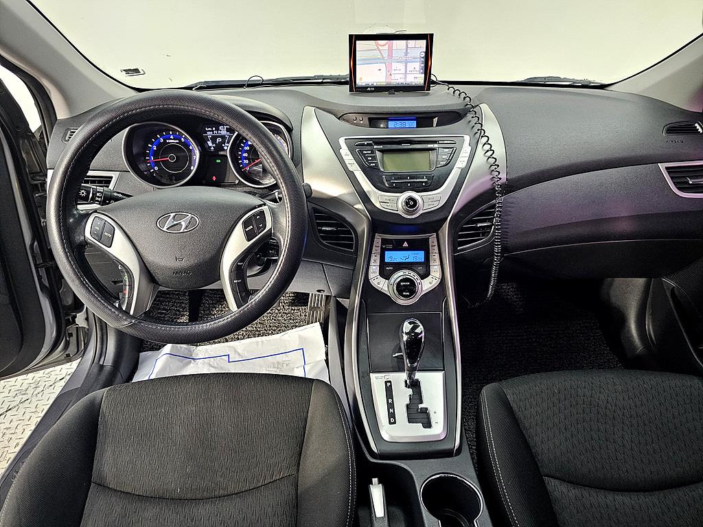 HYUNDAI Avante - Vista 5