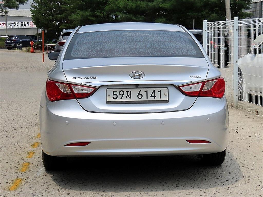 HYUNDAI Sonata - Vista 4