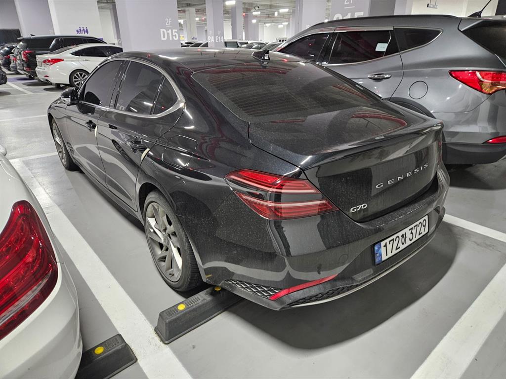 Genesis G70 - Vista 5