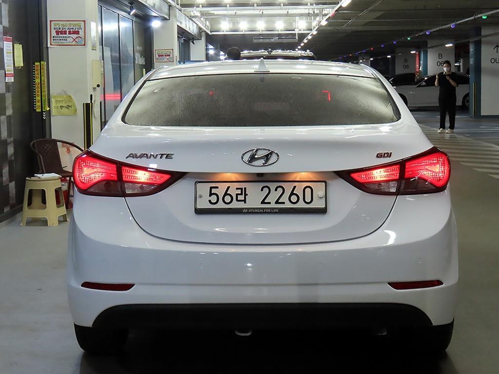 HYUNDAI Avante - Vista 5