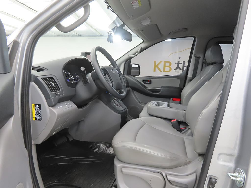 HYUNDAI Starex - Vista 5