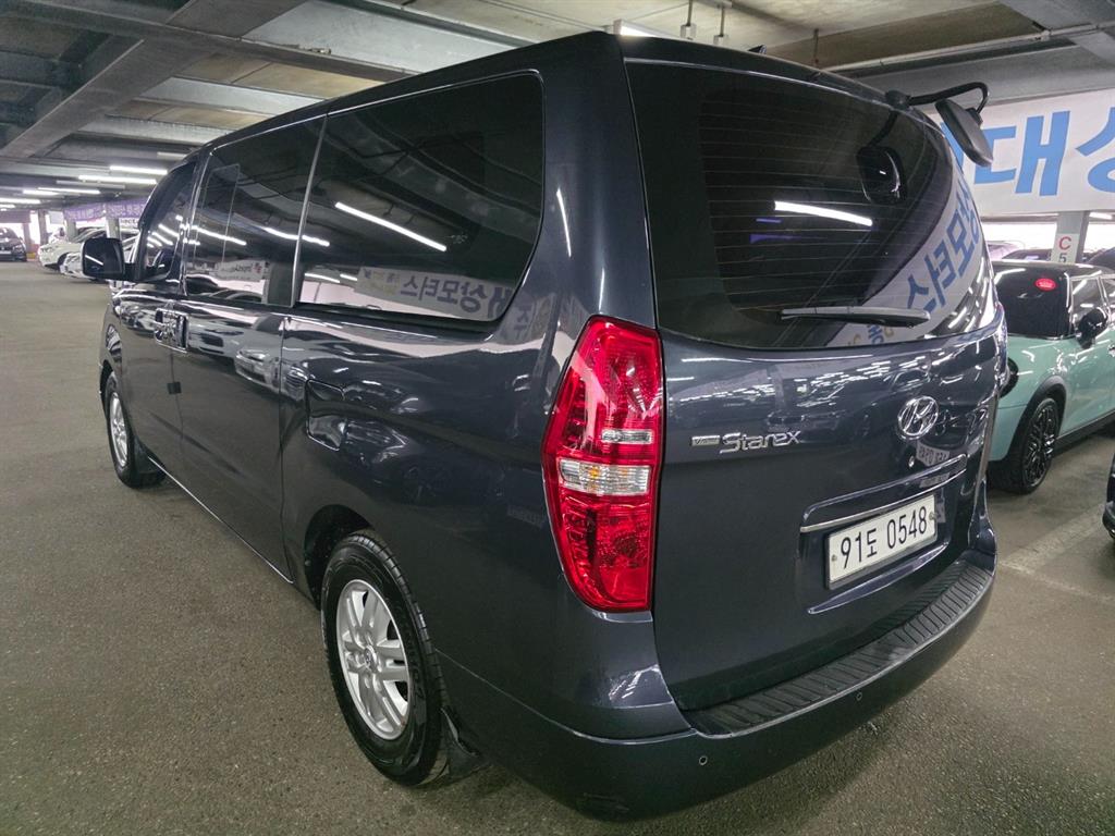 HYUNDAI Starex - Vista 5