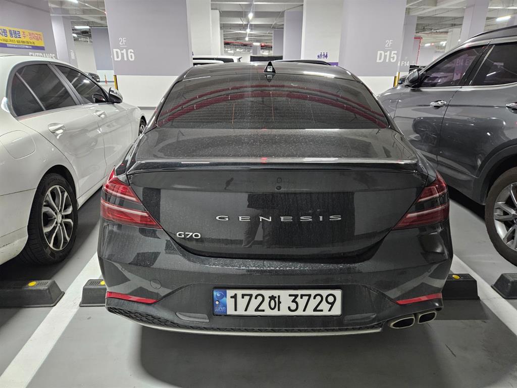 Genesis G70 - Vista 4