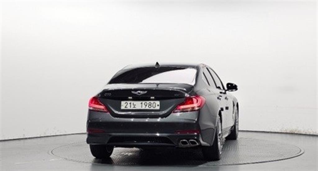 Genesis G70 - Vista 4