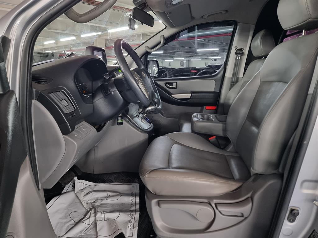 HYUNDAI Starex - Vista 5