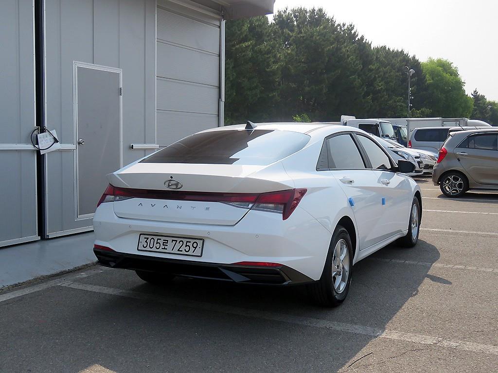 HYUNDAI Avante - Vista 4