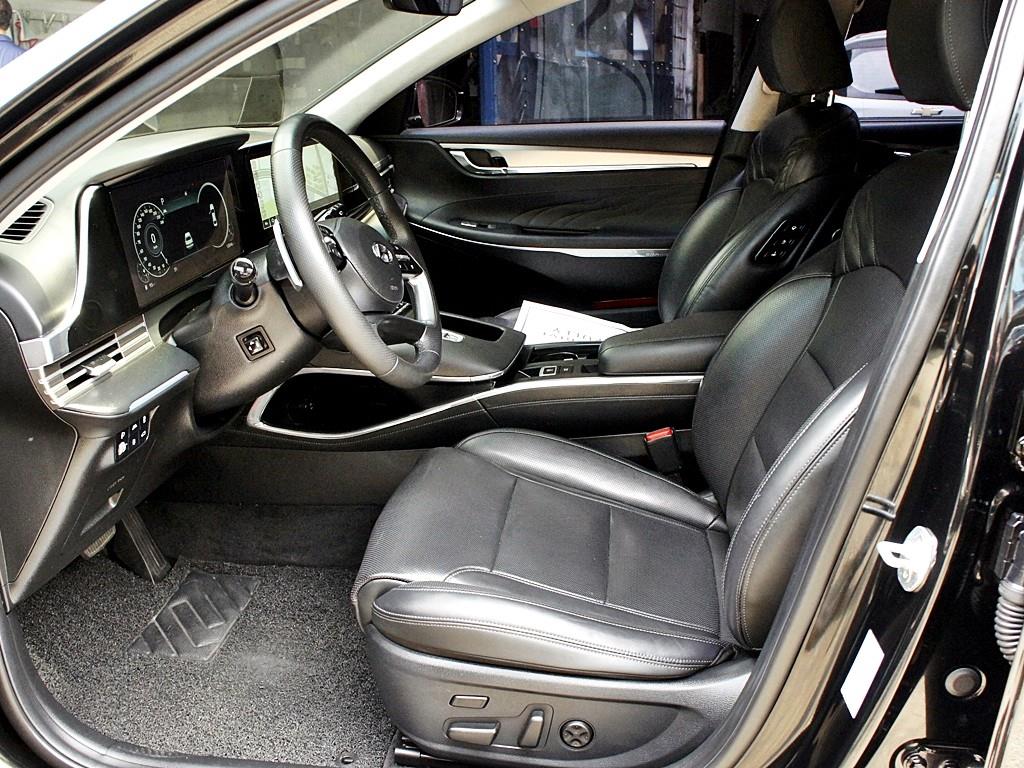 HYUNDAI Grandeur - Vista 5