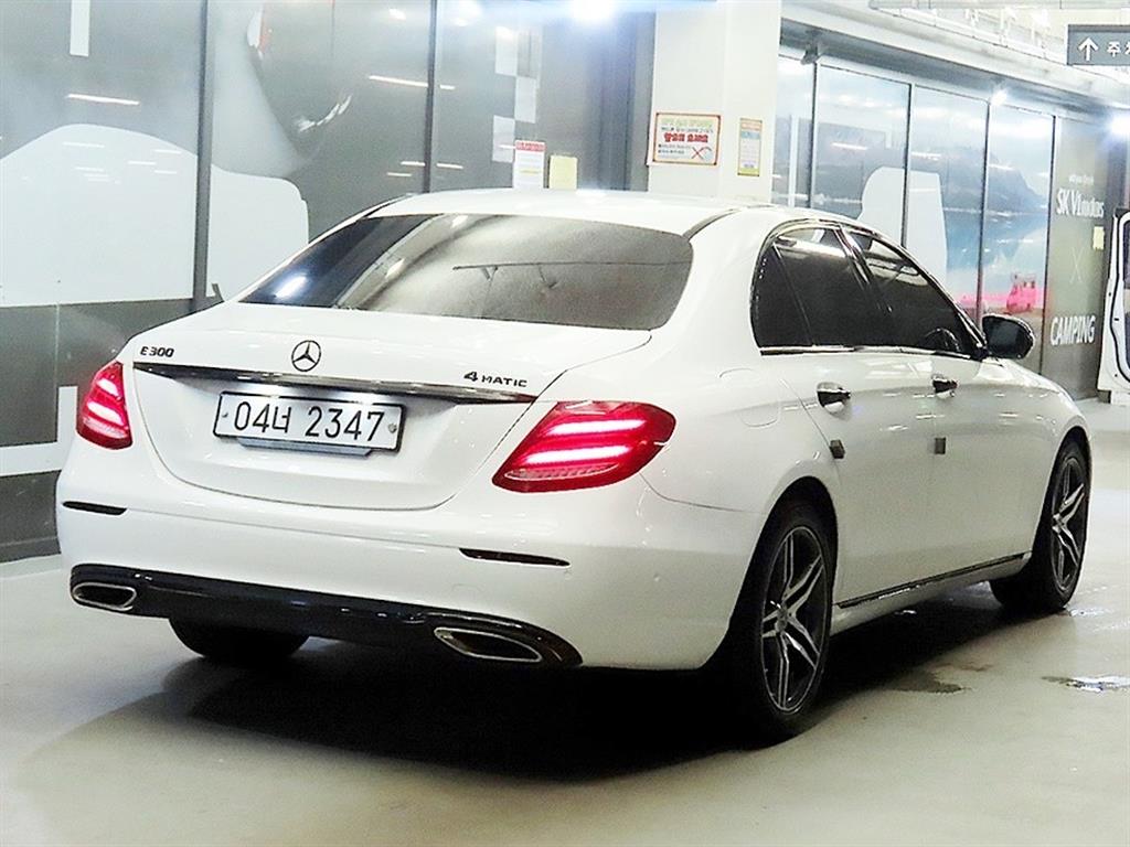 Mercedes Benz E class - Vista 4