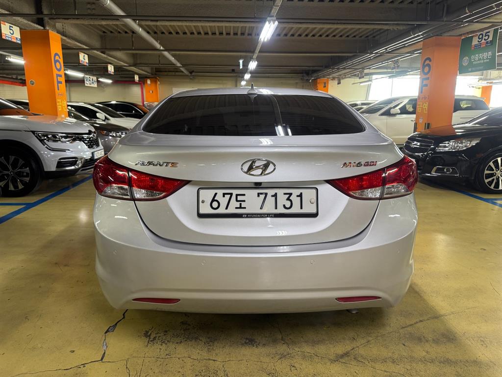 HYUNDAI Avante - Vista 4