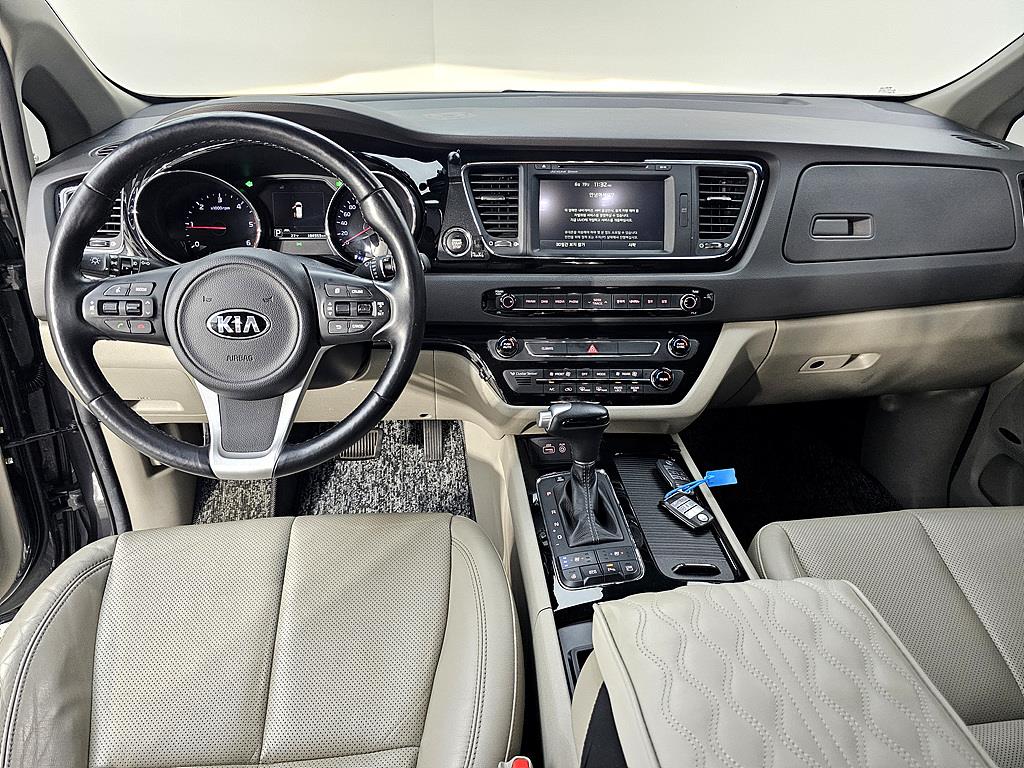 KIA Carnival - Vista 5