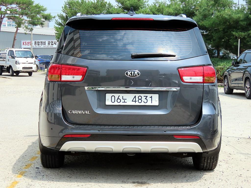 KIA Carnival - Vista 4