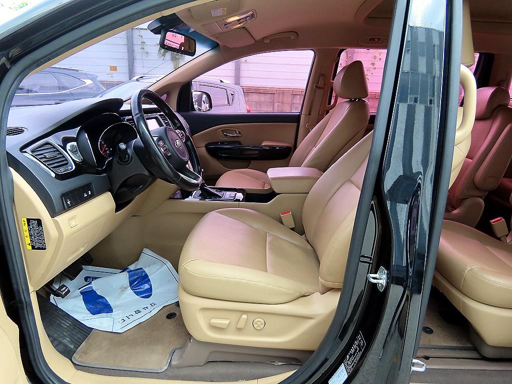 KIA Carnival - Vista 5