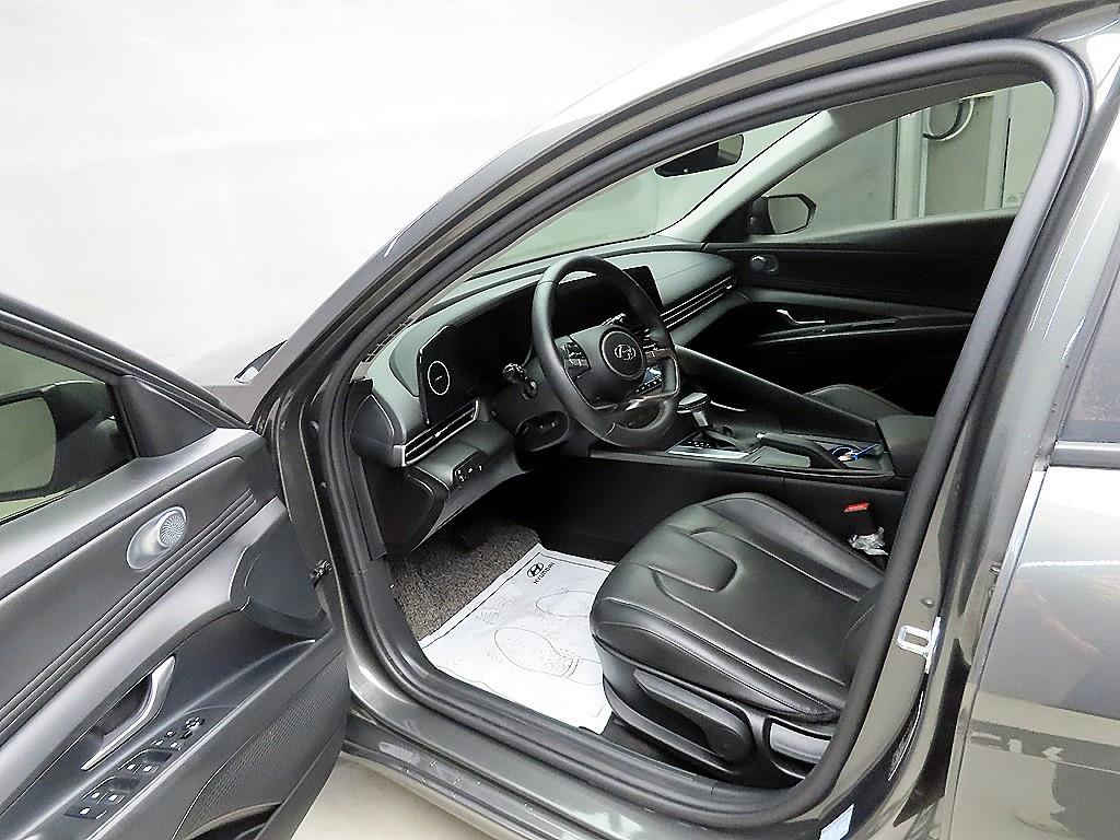 HYUNDAI Avante - Vista 5