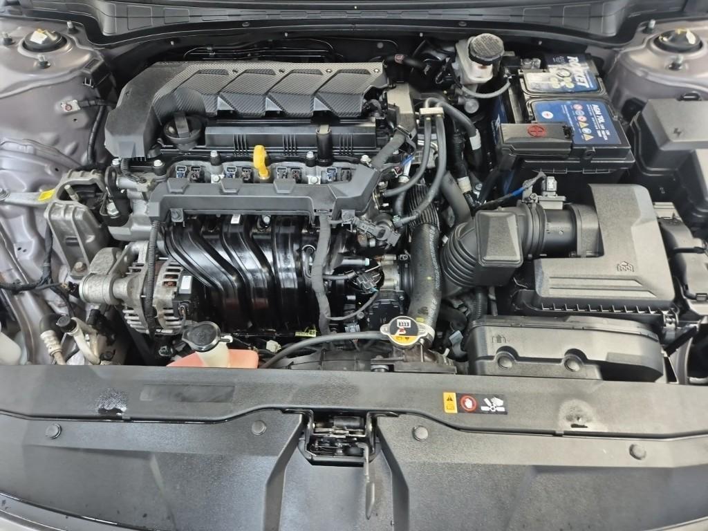HYUNDAI Avante - Vista 5