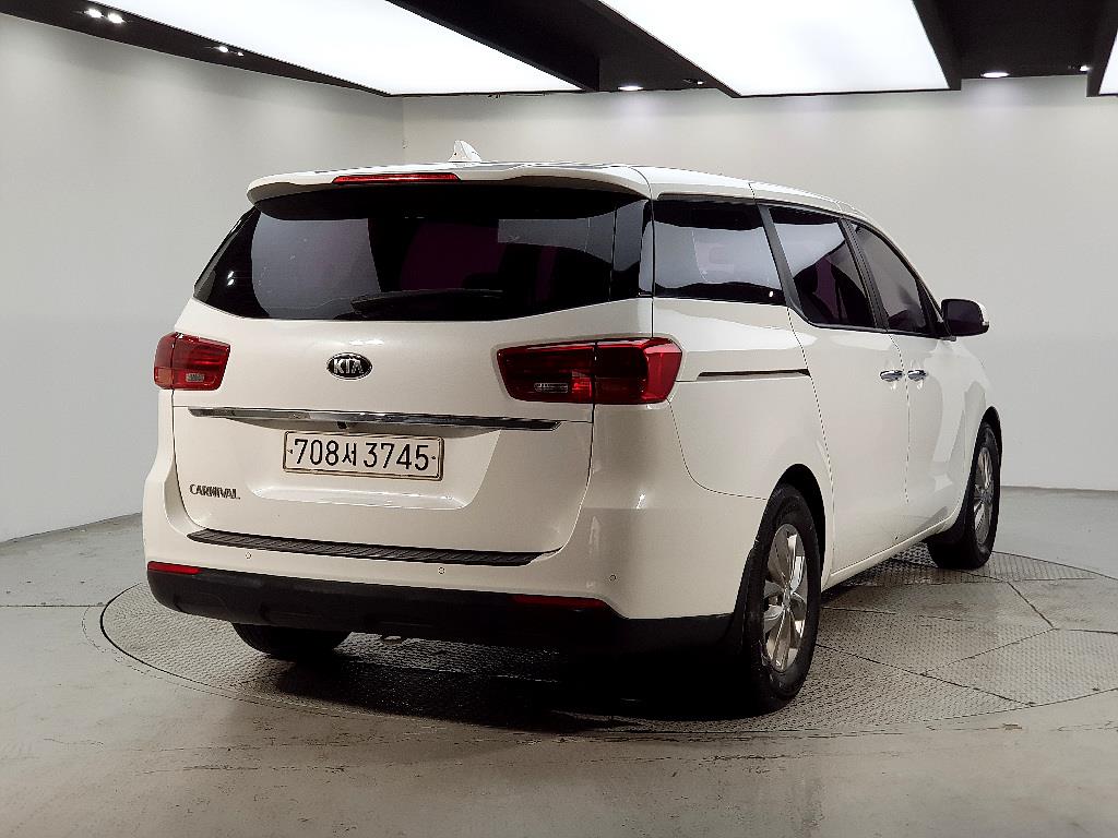 KIA Carnival - Vista 4
