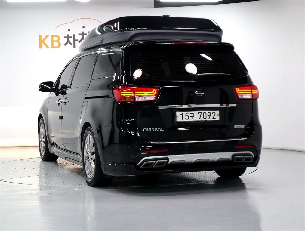 KIA Carnival - Vista 4