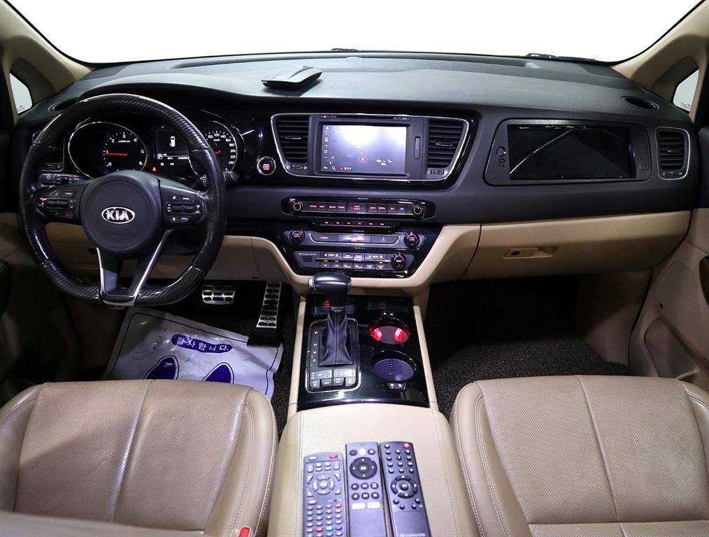 KIA Carnival - Vista 5