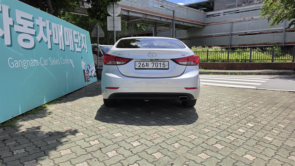 HYUNDAI Avante - Vista 4