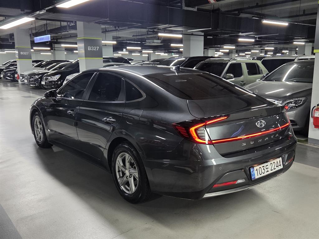 HYUNDAI Sonata - Vista 4