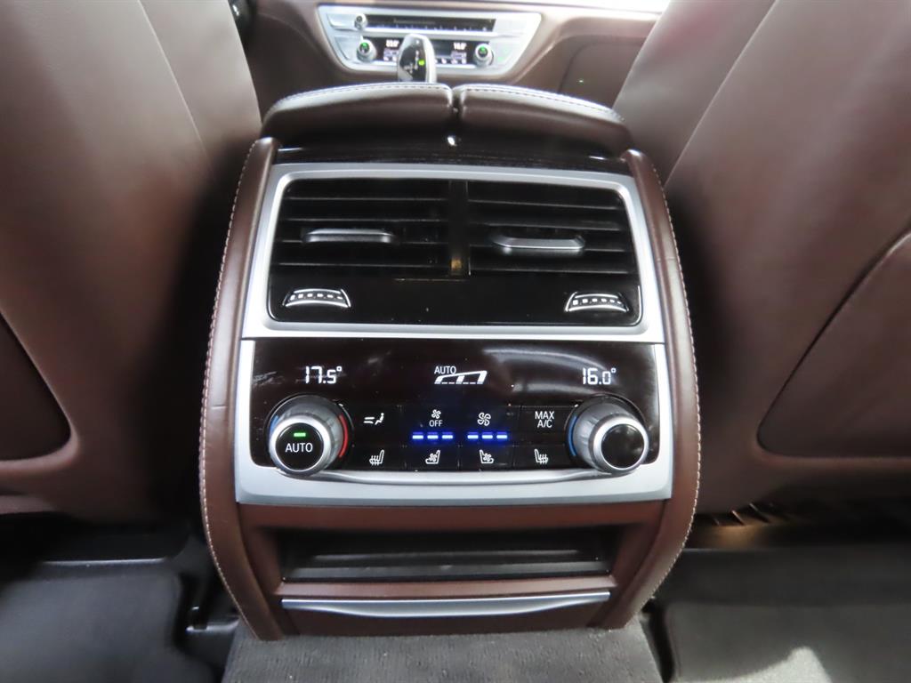 BMW 7시리즈 740d xDrive M 스포츠 사진