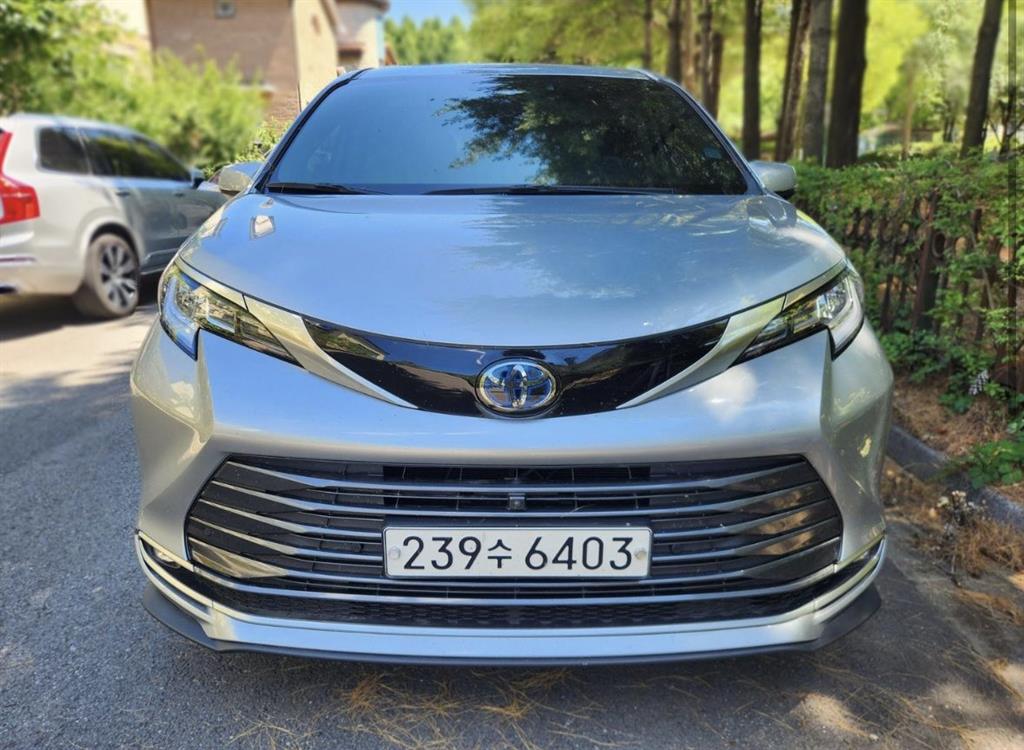 Toyota Sienna 2.5 2WD Hybrid