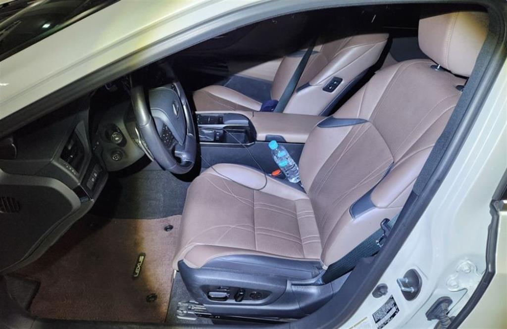 Lexus ES Executive 5