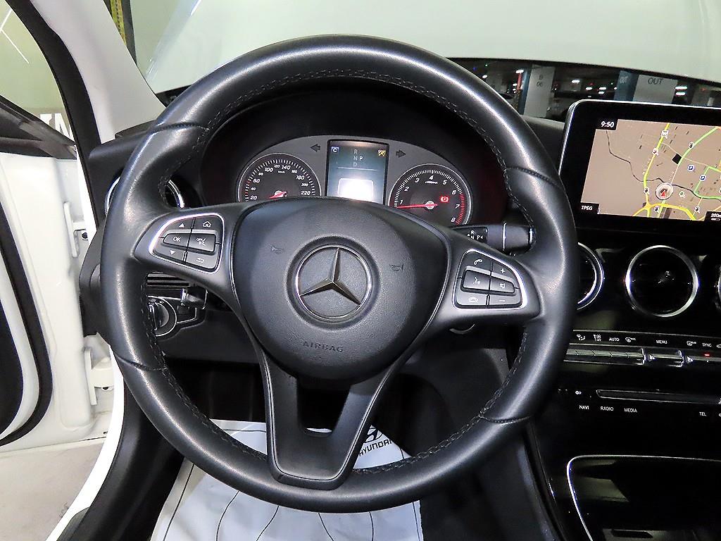 Mercedes-Benz C-Class C200 9