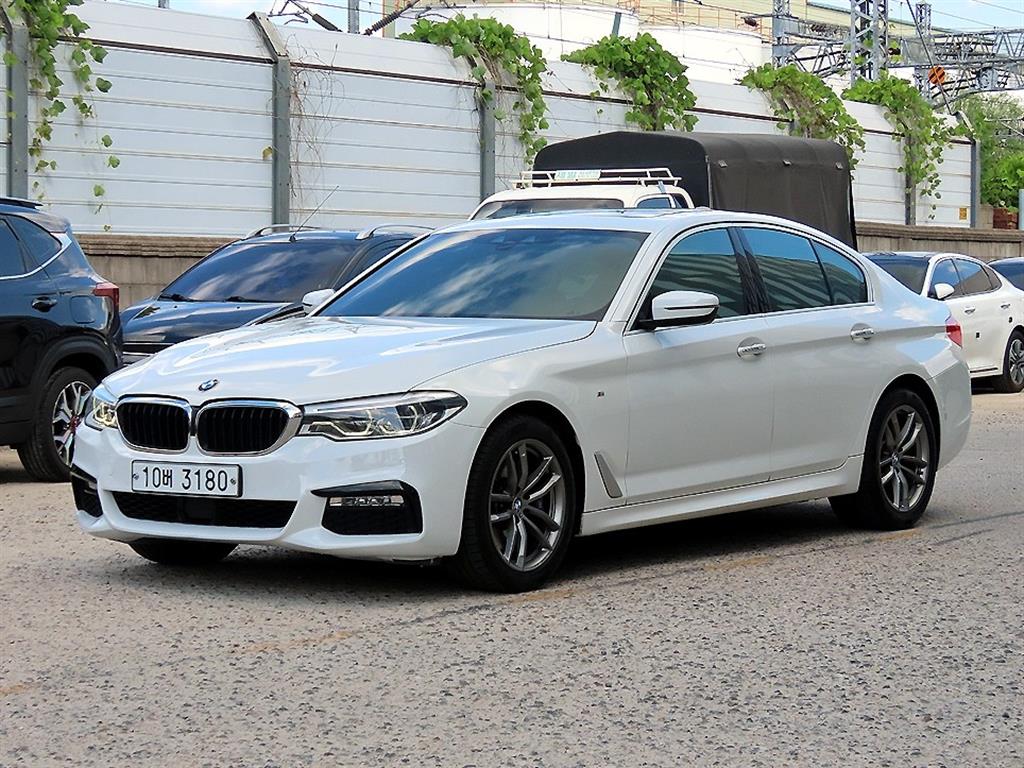 BMW 5시리즈 530i M 스포츠 사진