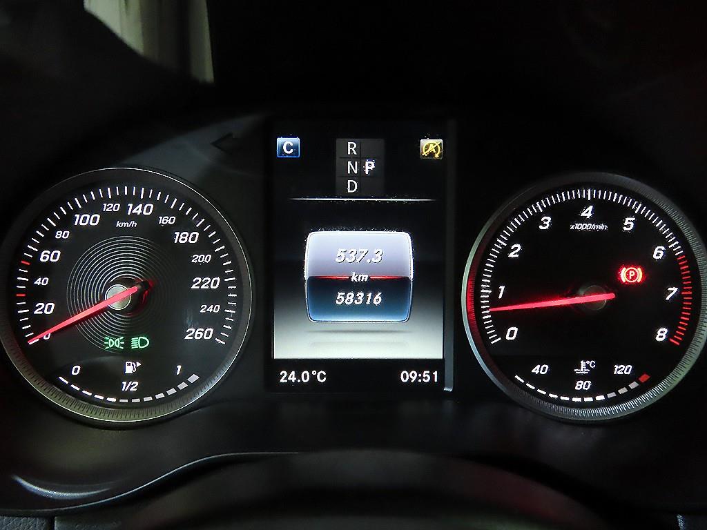 Mercedes-Benz C-Class C200 10