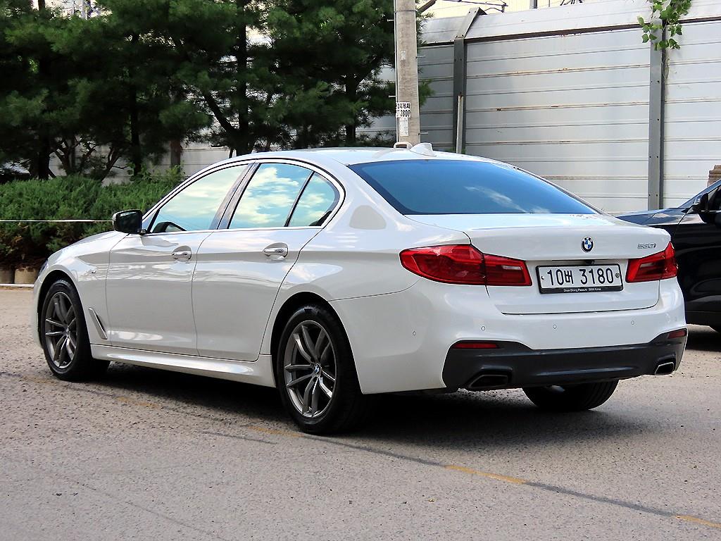 BMW 5시리즈 530i M 스포츠 사진 2/20