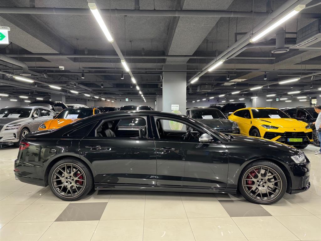 아우디 S8 4.0 TFSI 콰트로 LWB 사진 2/18
