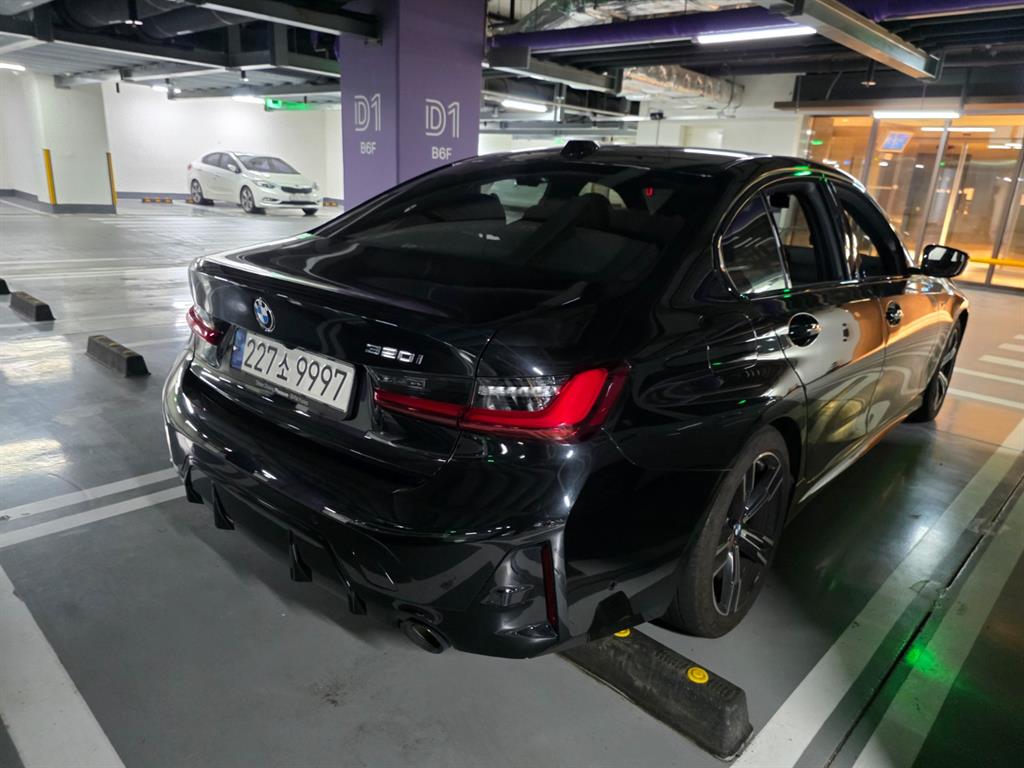 BMW 3 Series 320i M Sport 6