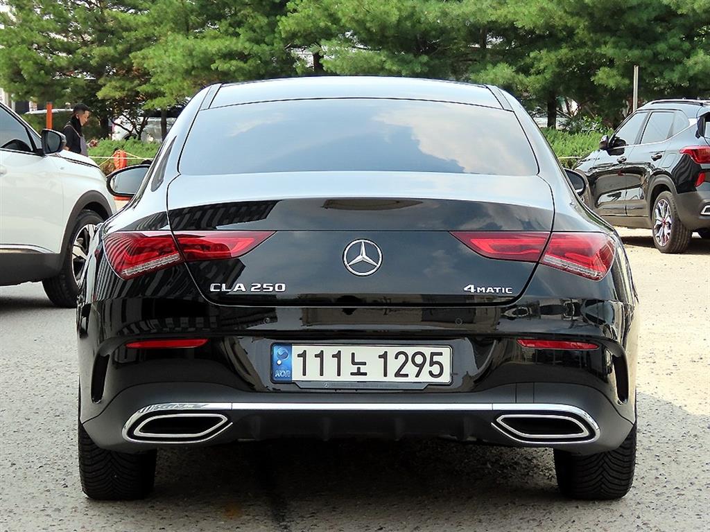 Mercedes-Benz CLA-Class CLA250 4MATIC 5