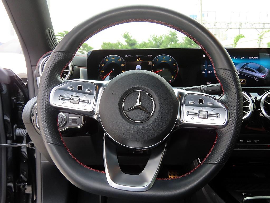 Mercedes-Benz CLA-Class CLA250 4MATIC 9