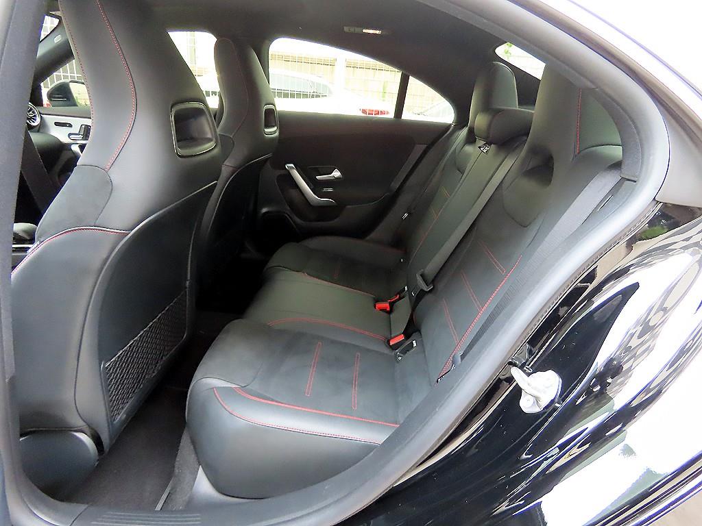 Mercedes-Benz CLA-Class CLA250 4MATIC 7