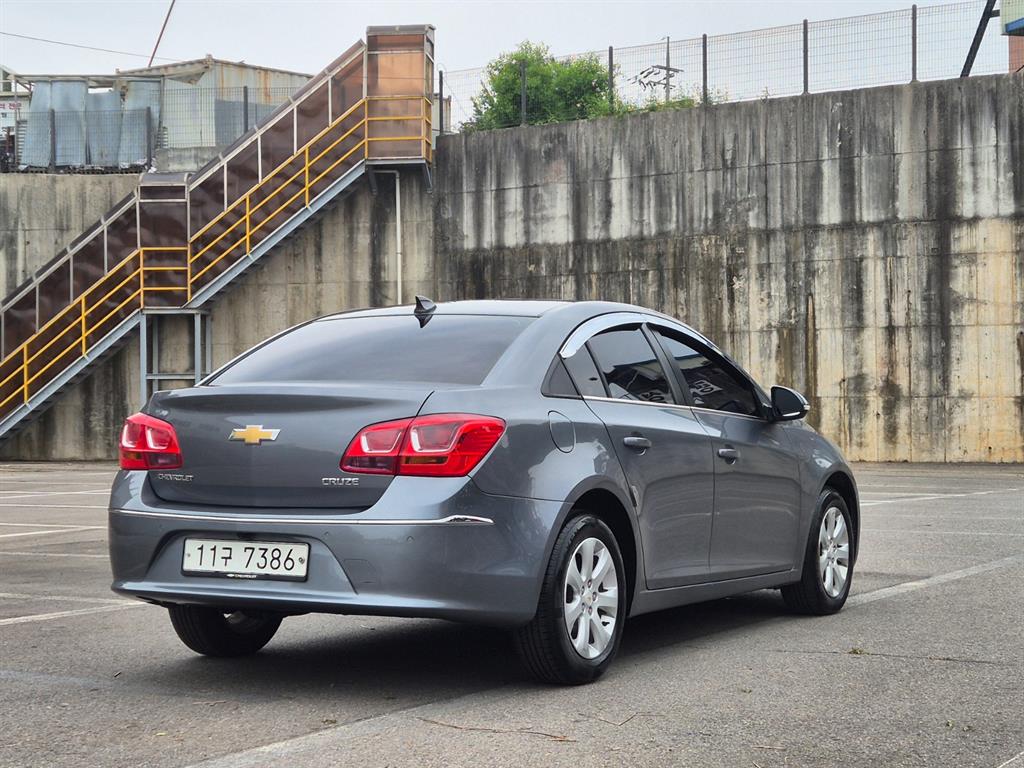 Chevrolet Cruze 1.8 LT 7