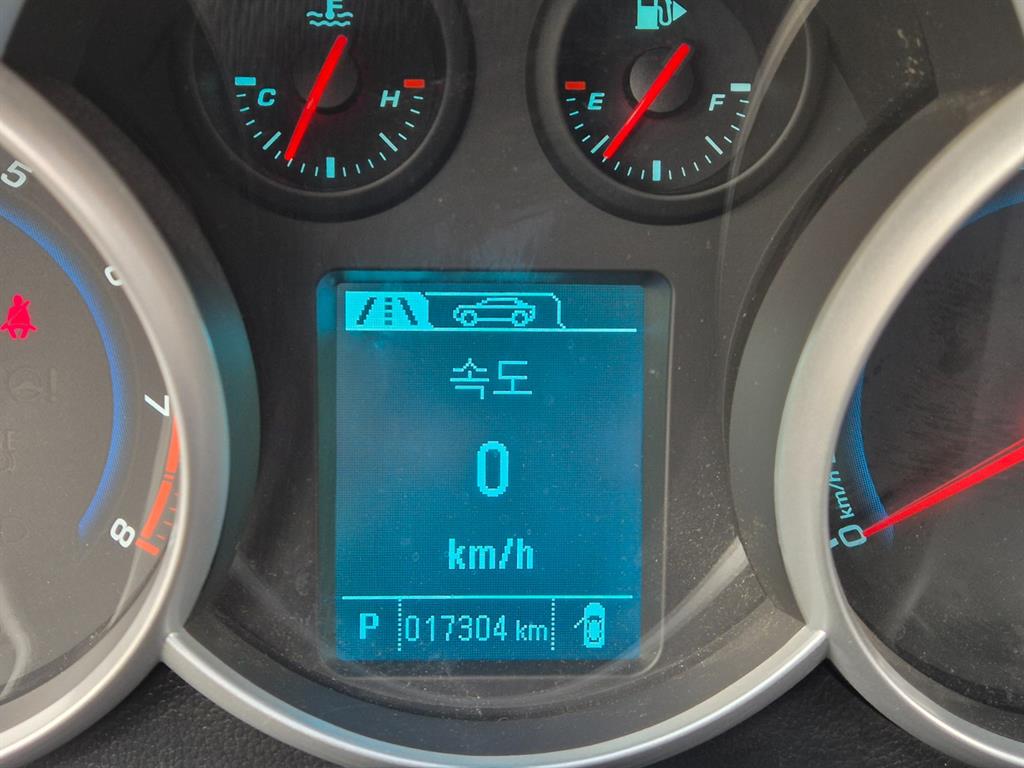 Chevrolet Cruze 1.8 LT 8