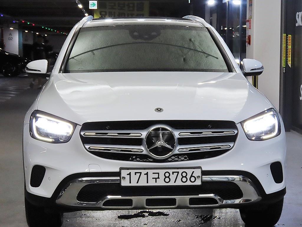 Mercedes-Benz GLC-Class GLC300e 4MATIC 3