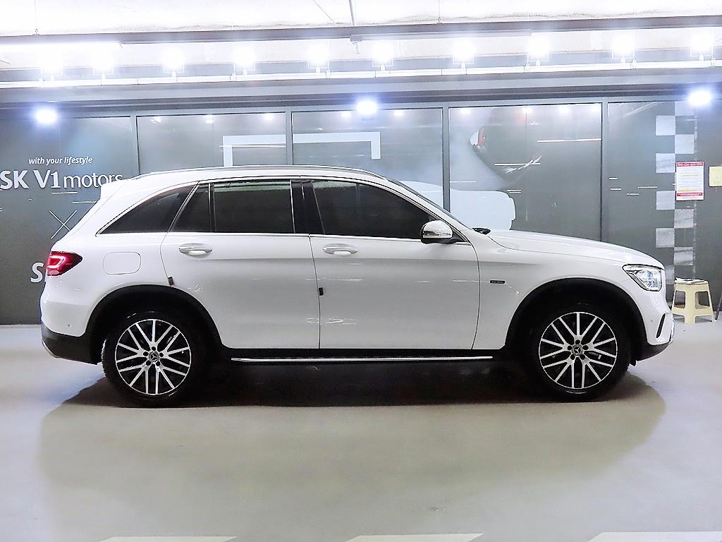 Mercedes-Benz GLC-Class GLC300e 4MATIC 4